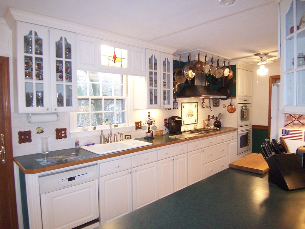 8 Walcott Road Beverly, MA 01915 - Photo 4 of 24 Gallery Image 4