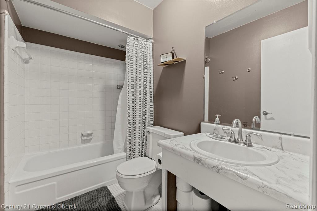 31083 Hoover Road, Unit 12 Warren, MI 48093 - Photo 22 of 39
