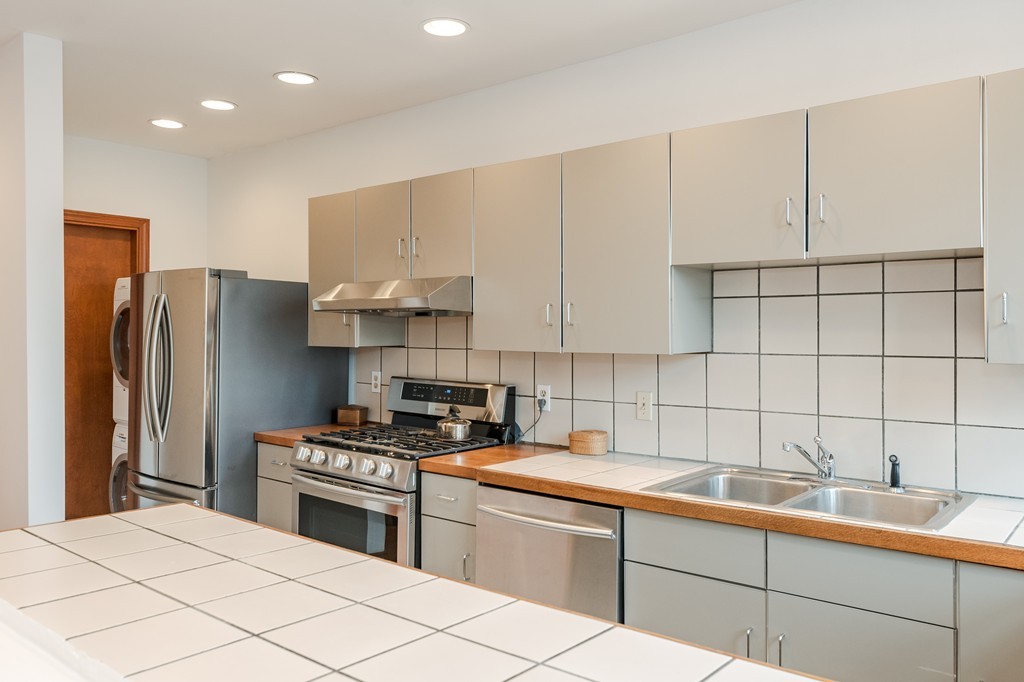 2 Newport Road, Unit 5 Cambridge, MA 02140 - Photo 11 of 13