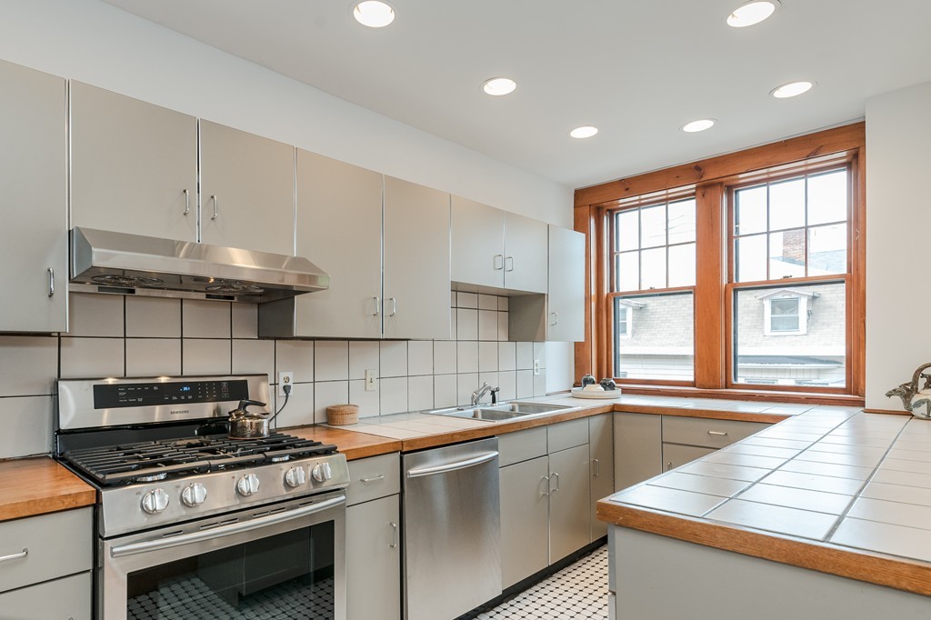 2 Newport Road, Unit 5 Cambridge, MA 02140 - Photo 10 of 13
