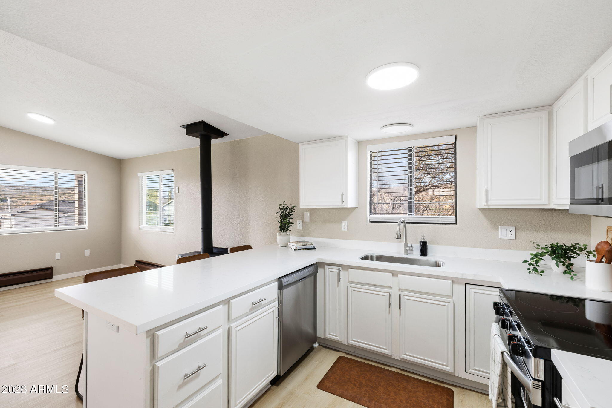 20102 East Antelope Road Mayer, AZ 86333 - Photo 7 of 15 11-Kitchen (1)