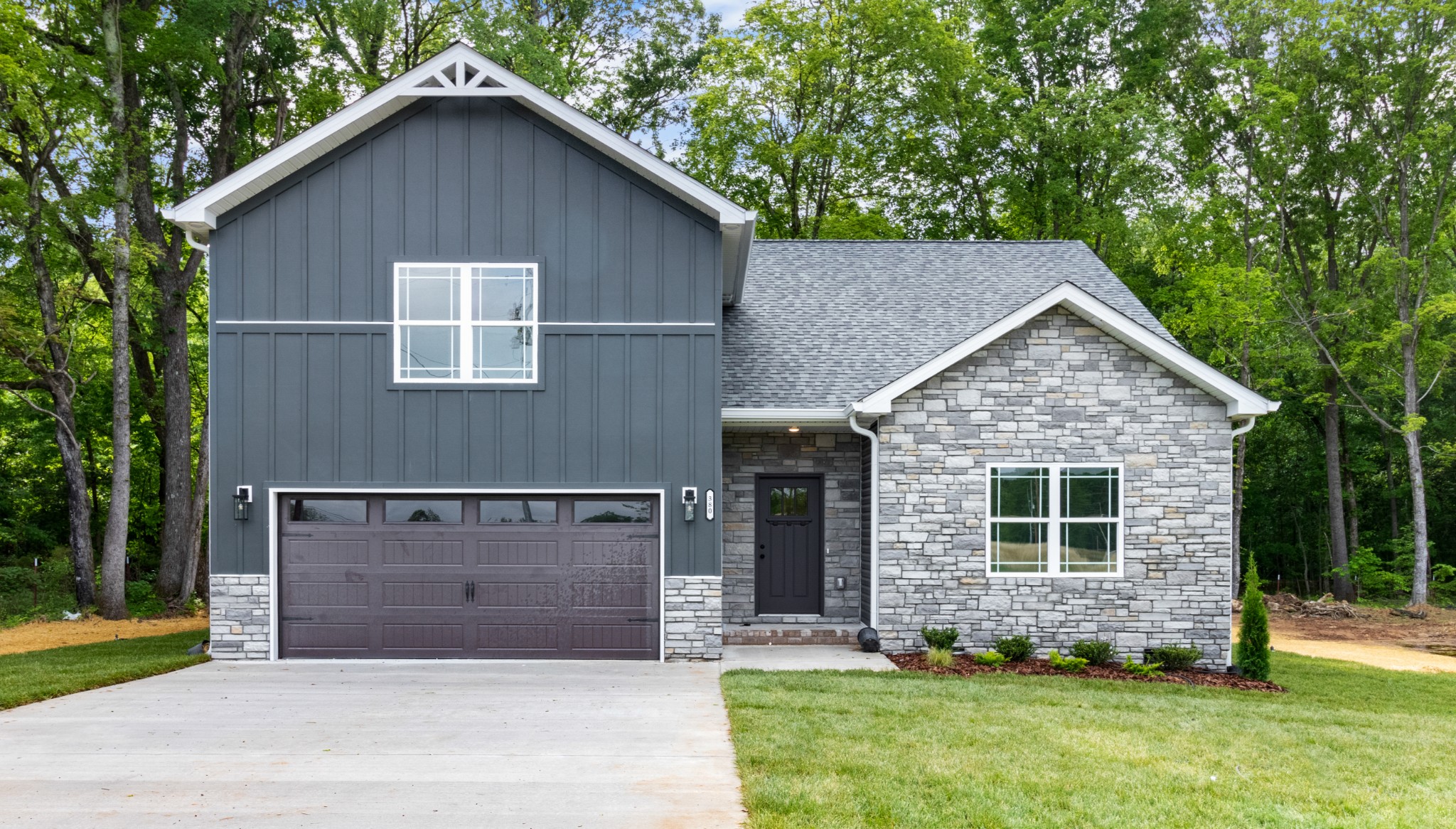 380 Durham Road Clarksville, TN 37043 - Photo 1 of 44 a front view of house with yard and green space