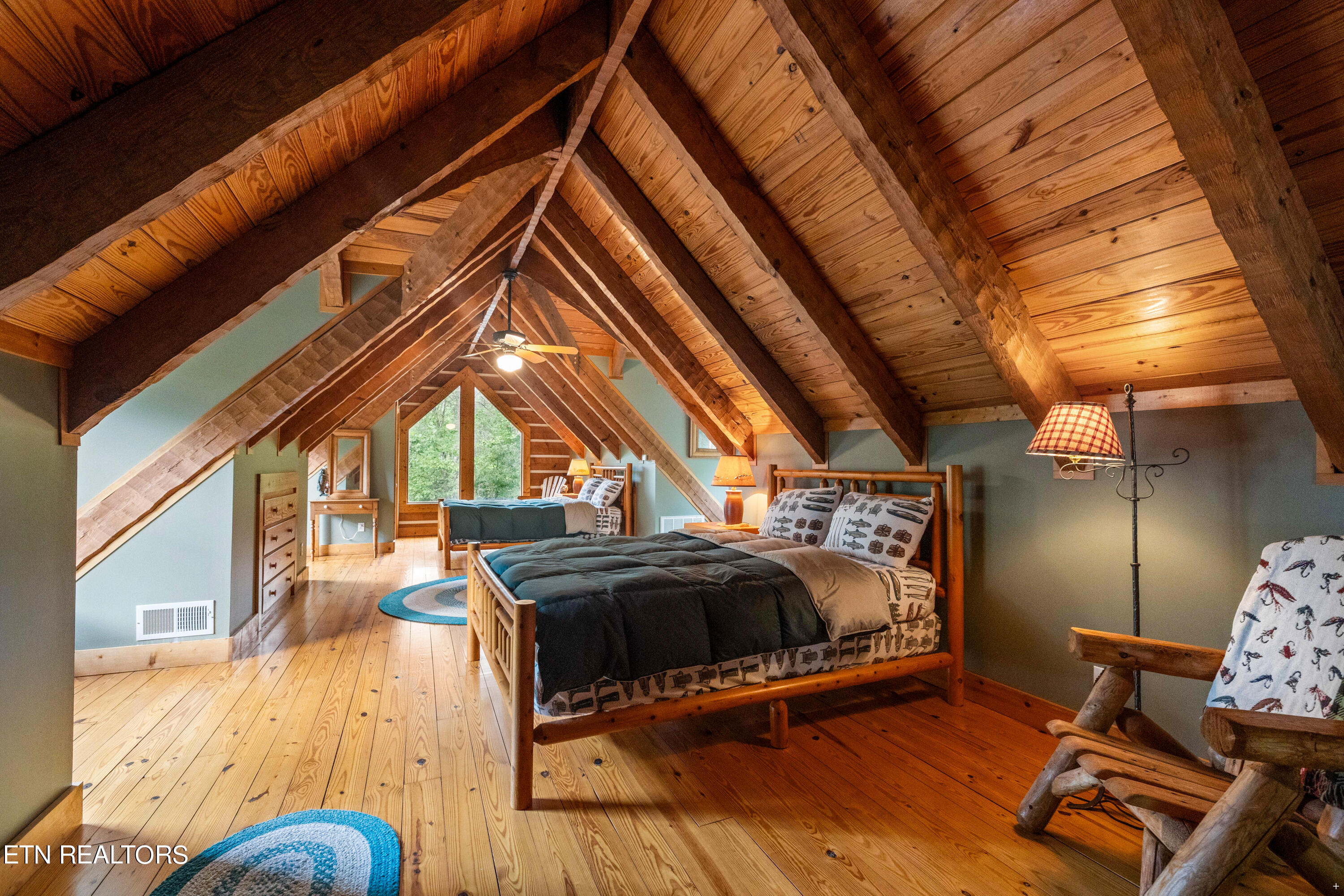 190 Ridgeview Circle Sharps Chapel, TN 37866 - Photo 29 of 58 Loft sleeping area