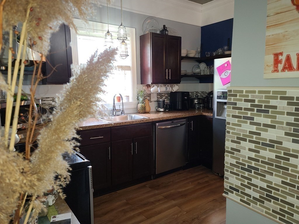 22 Swindells Street Fall River, MA 02723 - Photo 4 of 37 Gallery Image 4