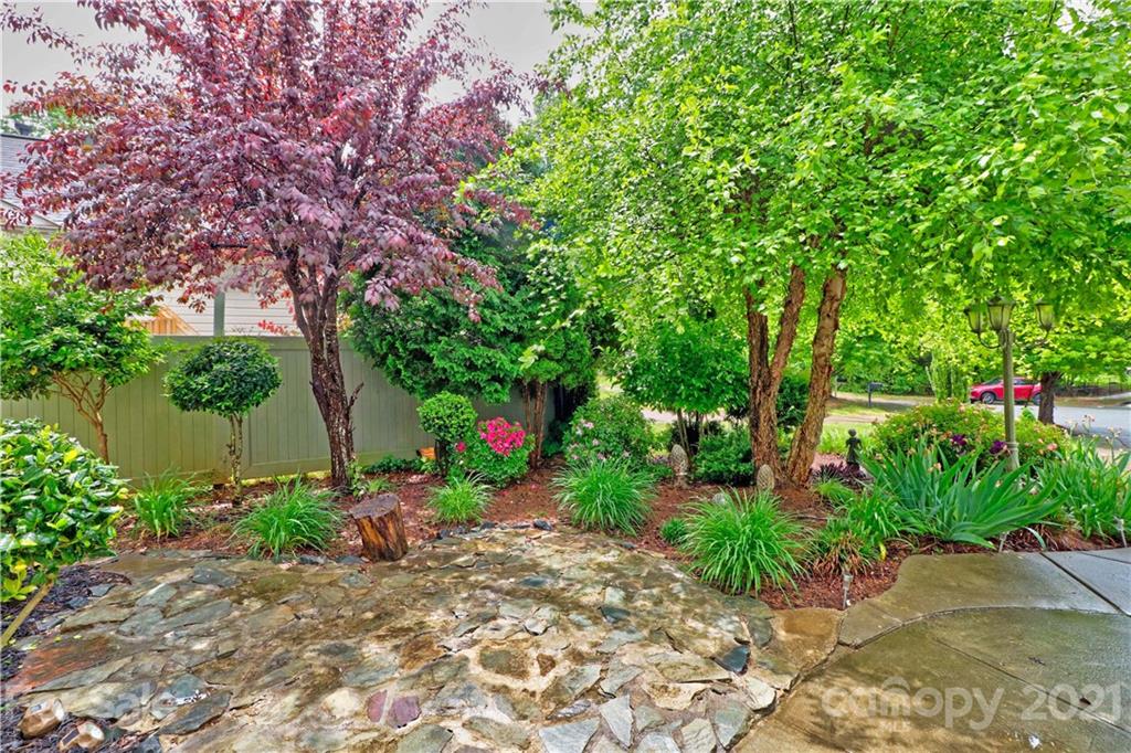 8116 Pozzi Road Charlotte, NC 28216 - Photo 5 of 48 Gallery Image 5