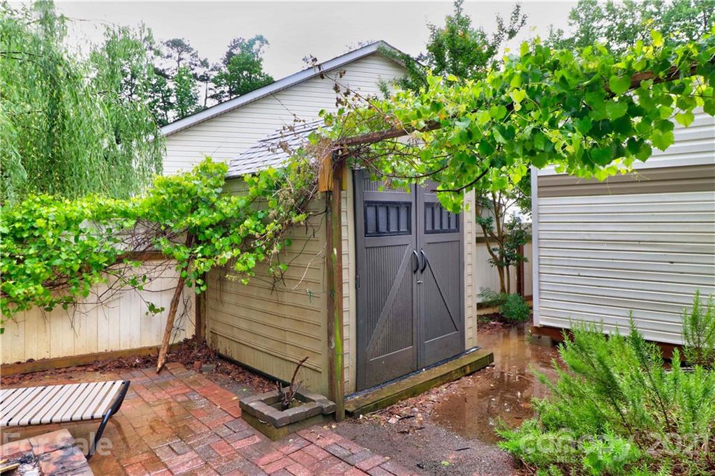 8116 Pozzi Road Charlotte, NC 28216 - Photo 46 of 48 Gallery Image 46