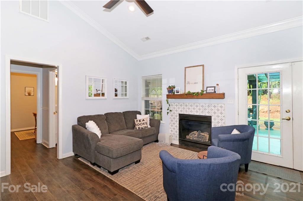 8116 Pozzi Road Charlotte, NC 28216 - Photo 8 of 48 Gallery Image 8