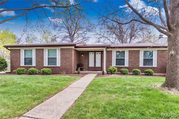 $339,900 | 11 Wells Fargo Court, St. Peters, MO 63376