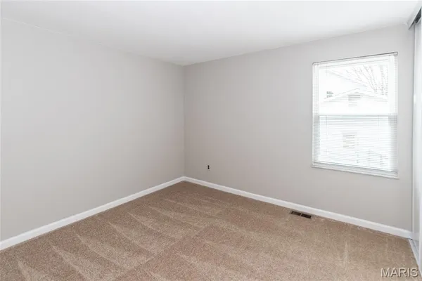 $339,900 | 11 Wells Fargo Court, St. Peters, MO 63376