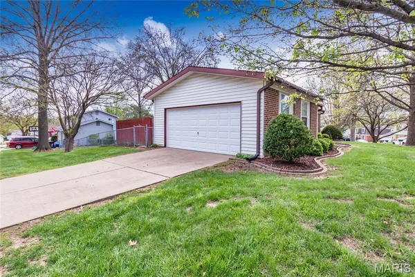 $339,900 | 11 Wells Fargo Court, St. Peters, MO 63376