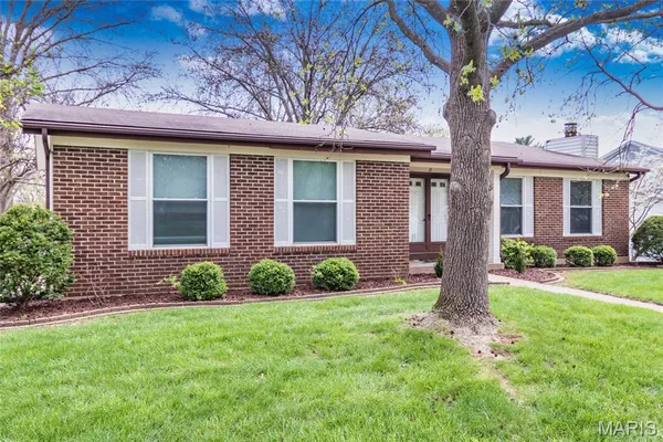 $339,900 | 11 Wells Fargo Court, St. Peters, MO 63376