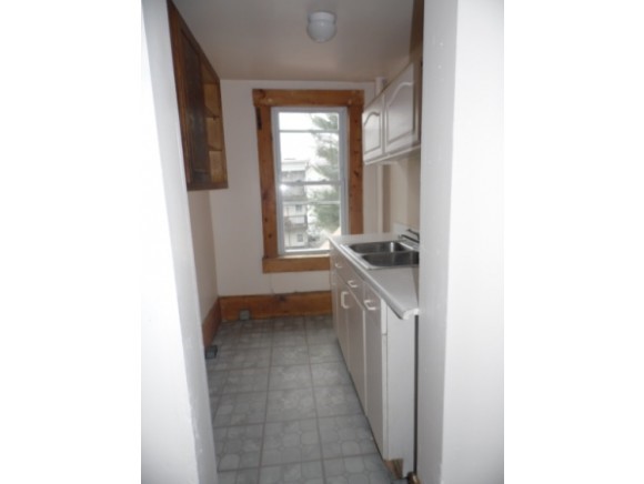 172 Spruce Street, Unit 3 Manchester, NH 03103 - Photo 4 of 11