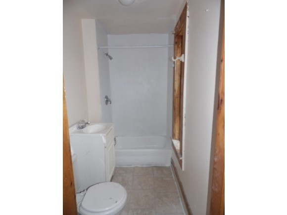172 Spruce Street, Unit 3 Manchester, NH 03103 - Photo 5 of 11