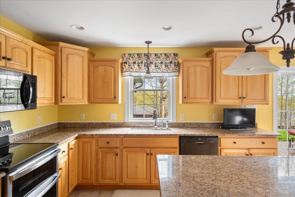 34 Goldsbury Woods Road Barre Town, VT 05641 - Photo 5 of 46