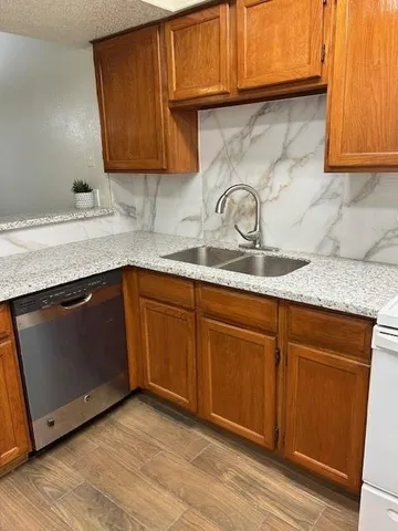 $150,000 | 10555 Turtlewood Court, Unit 2111, Houston, TX 77072