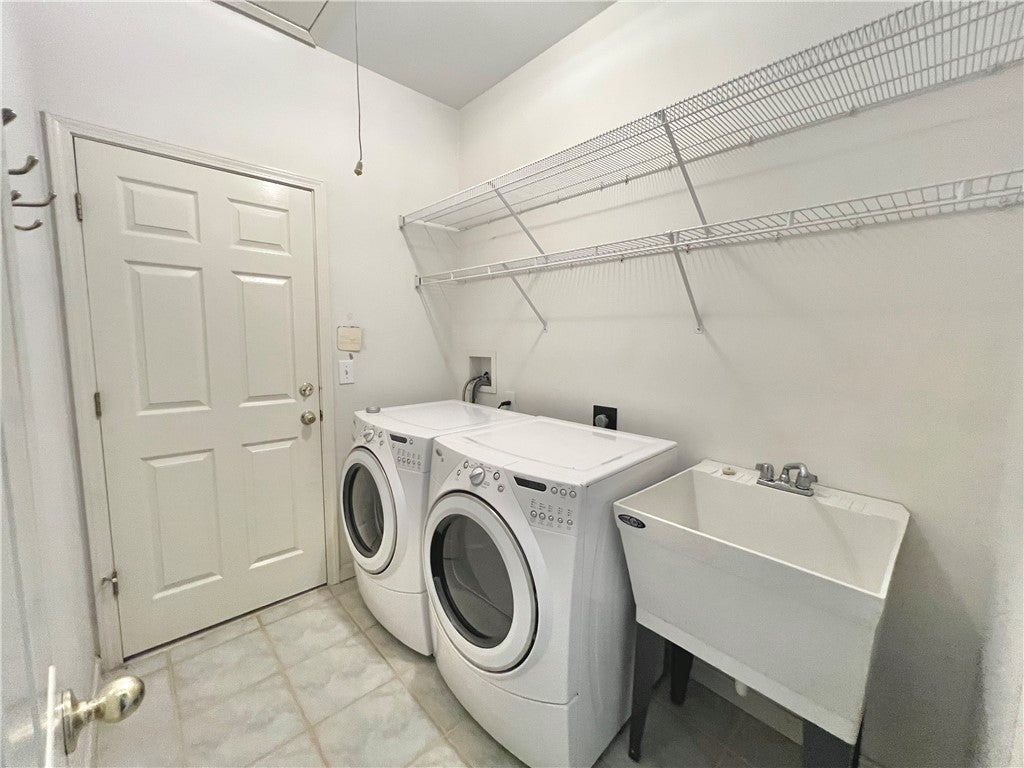 6138 Rushing Parc Lane Birmingham, AL 35244 - Photo 25 of 34 Laundry room with sink