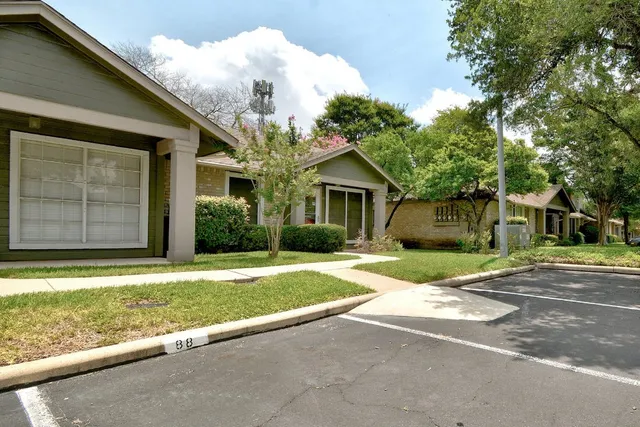 $1,299 | 1015 East Yager Lane, Unit 88, Austin, TX 78753