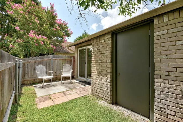 $1,299 | 1015 East Yager Lane, Unit 88, Austin, TX 78753