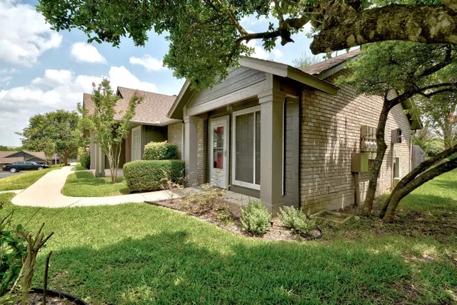 $1,299 | 1015 East Yager Lane, Unit 88, Austin, TX 78753