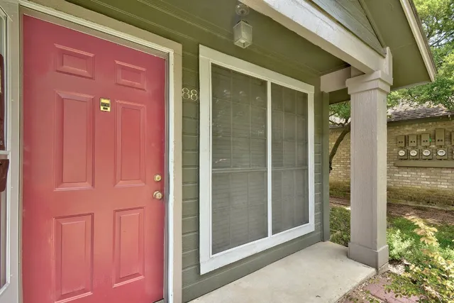 $1,299 | 1015 East Yager Lane, Unit 88, Austin, TX 78753