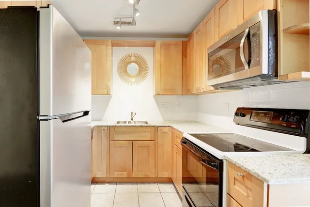 $1,299 | 1015 East Yager Lane, Unit 88, Austin, TX 78753