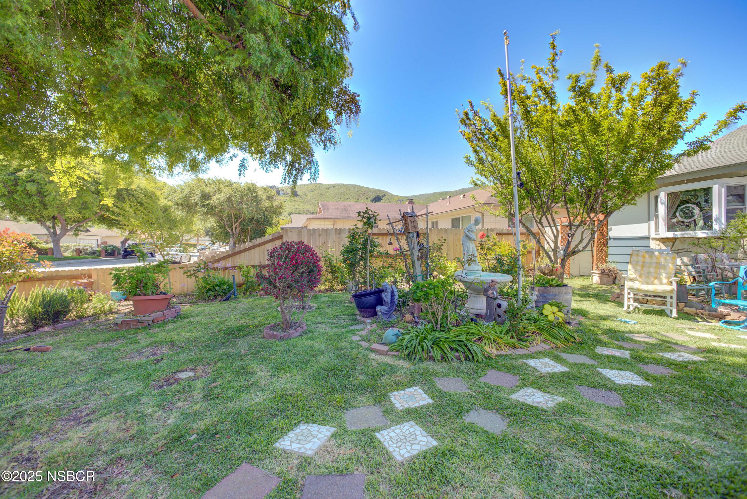 421 S O PL LOMPOC-12 front yard