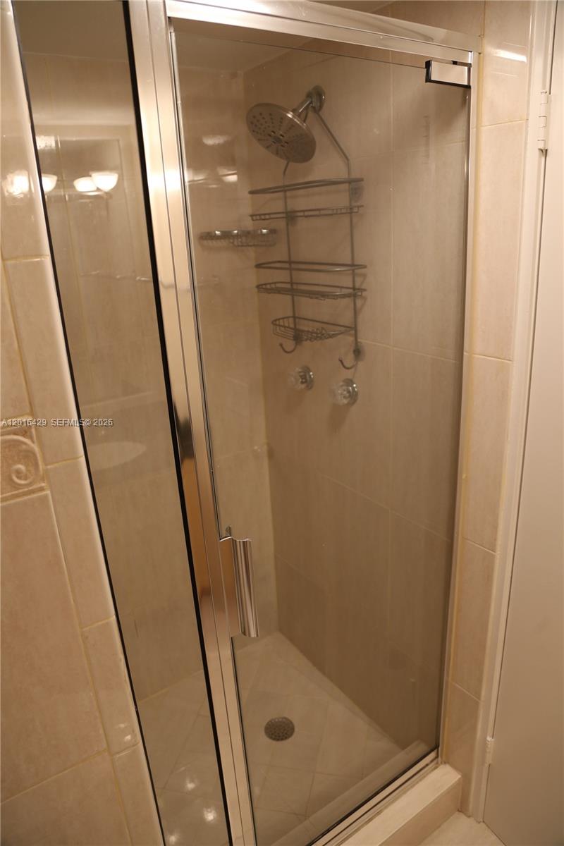 1541 Brickell Avenue, Unit A3101 Miami, FL 33129 - Photo 27 of 32 2nd Bathroom
