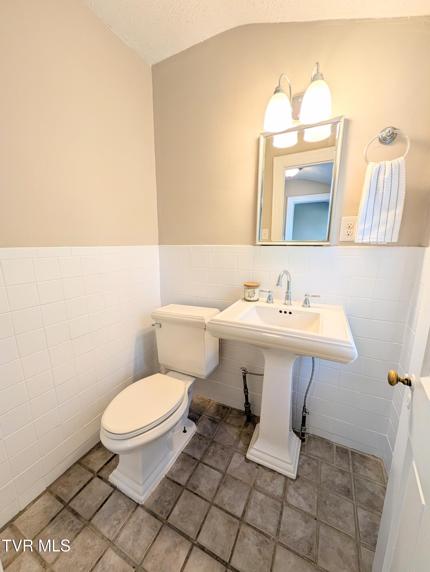 1027 Columbia Road Bristol, TN 37620 - Photo 17 of 23 PXL_20260328_192621494