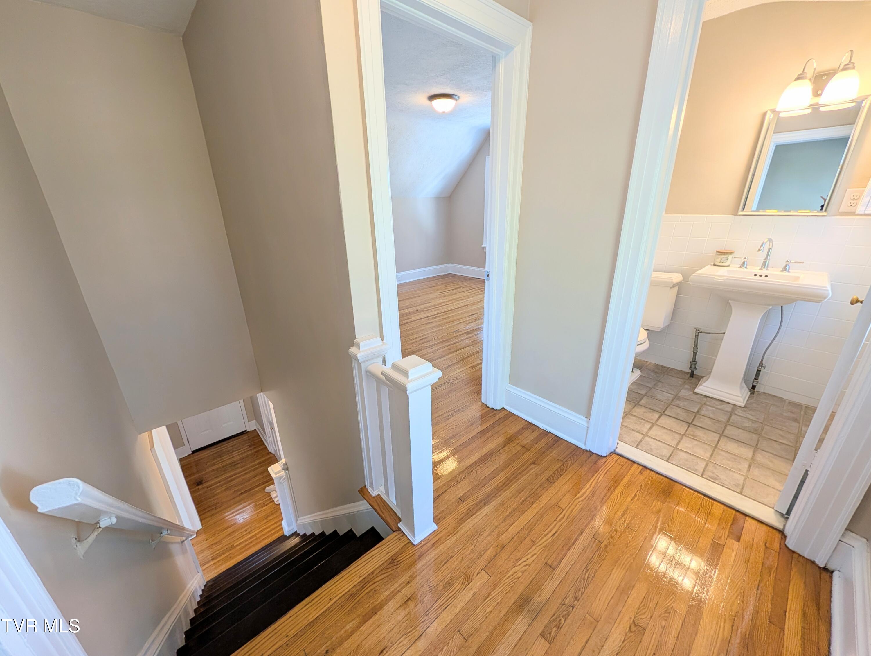 1027 Columbia Road Bristol, TN 37620 - Photo 18 of 23 PXL_20260328_192727869