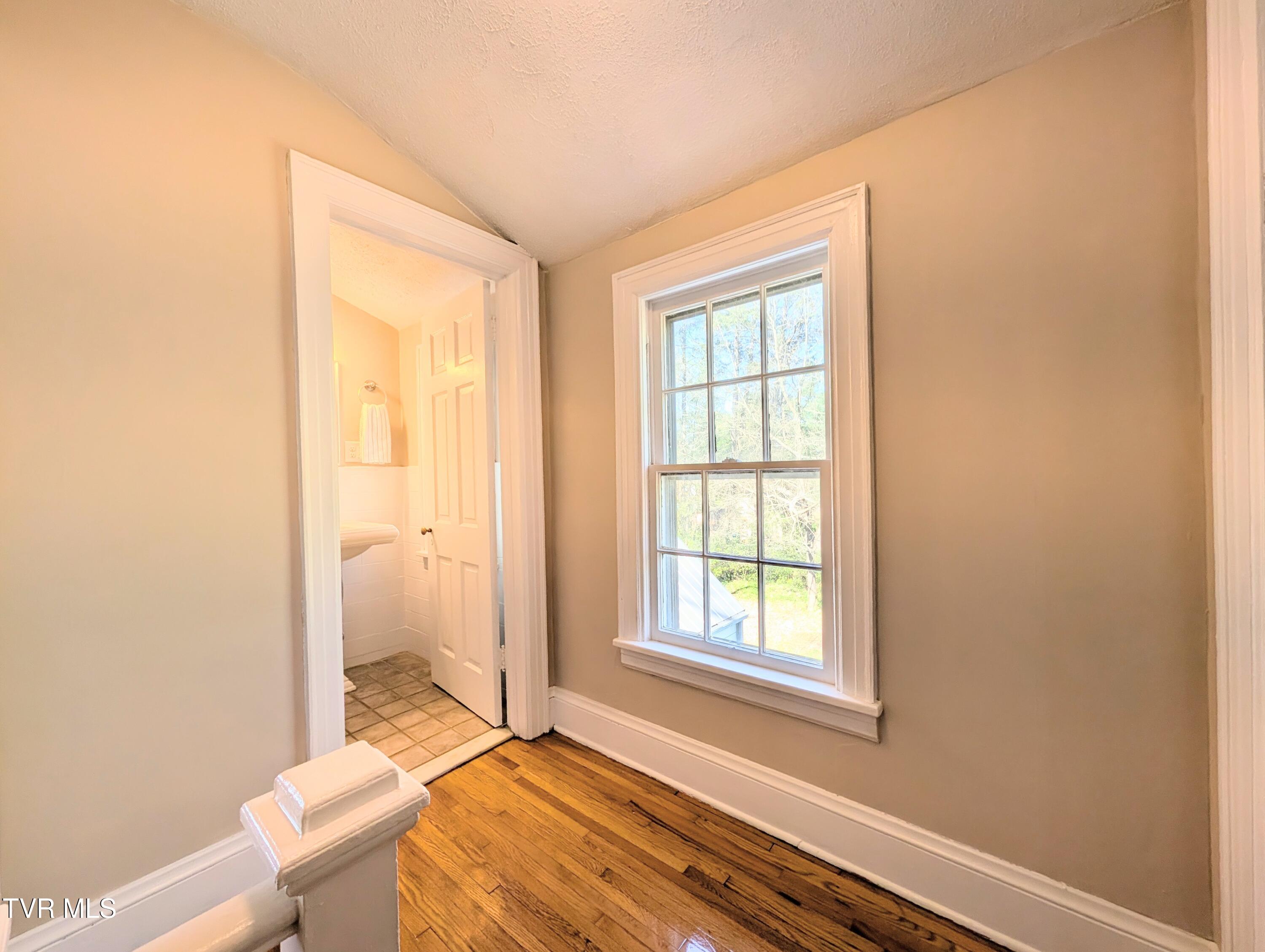 1027 Columbia Road Bristol, TN 37620 - Photo 19 of 23 PXL_20260328_192744160