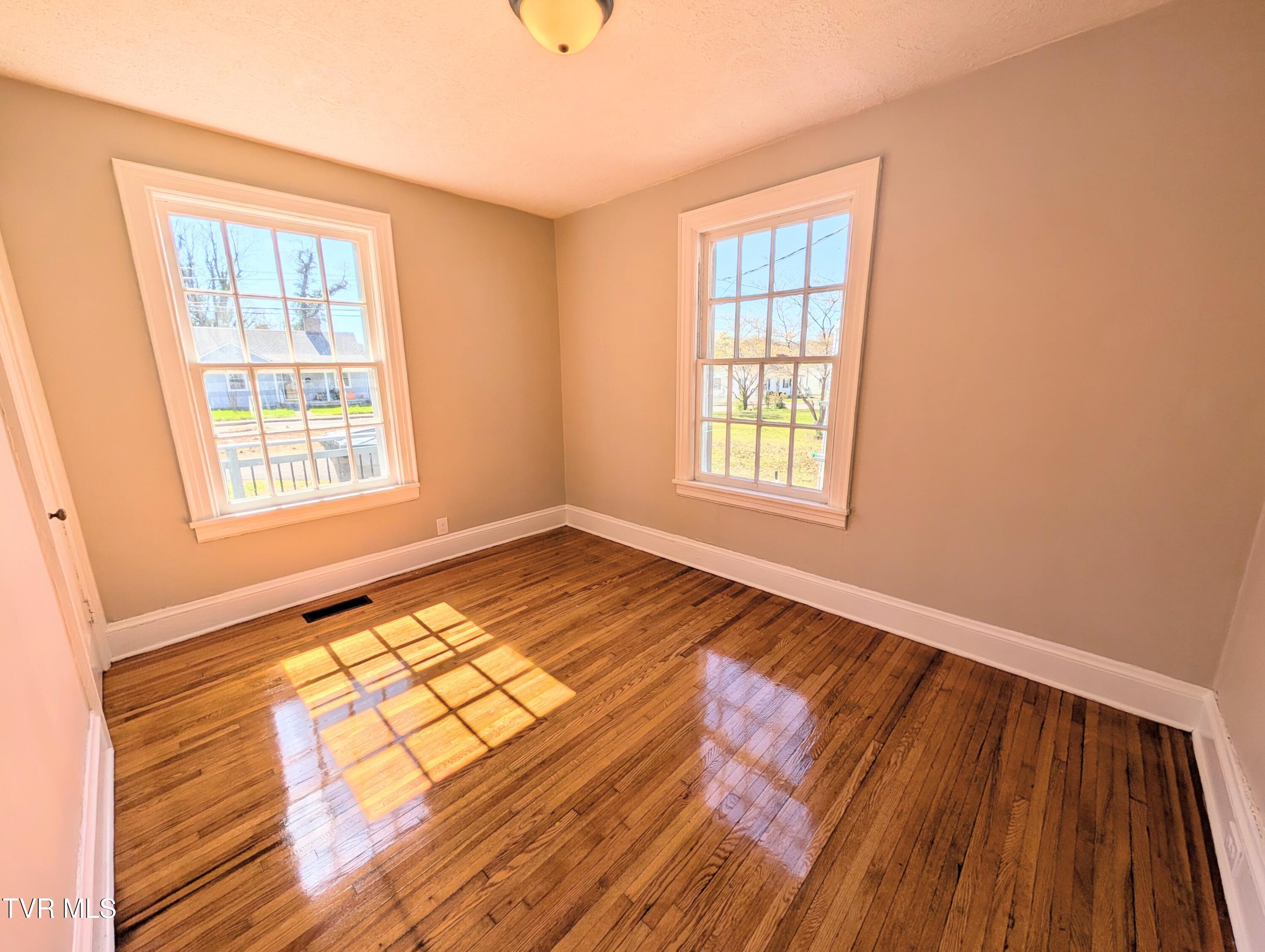 1027 Columbia Road Bristol, TN 37620 - Photo 20 of 23 PXL_20260328_193445773