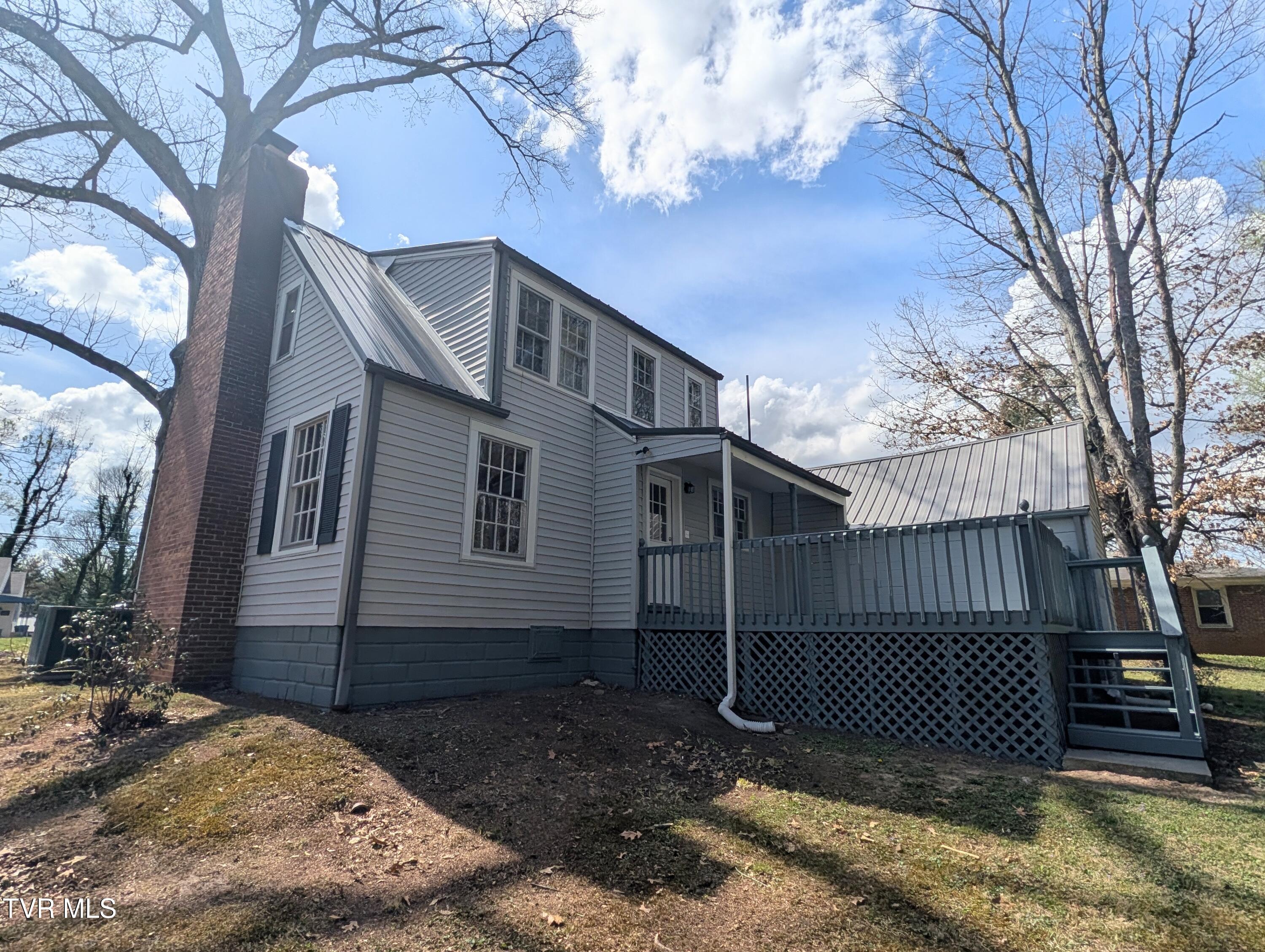 1027 Columbia Road Bristol, TN 37620 - Photo 2 of 23 PXL_20260401_191922222