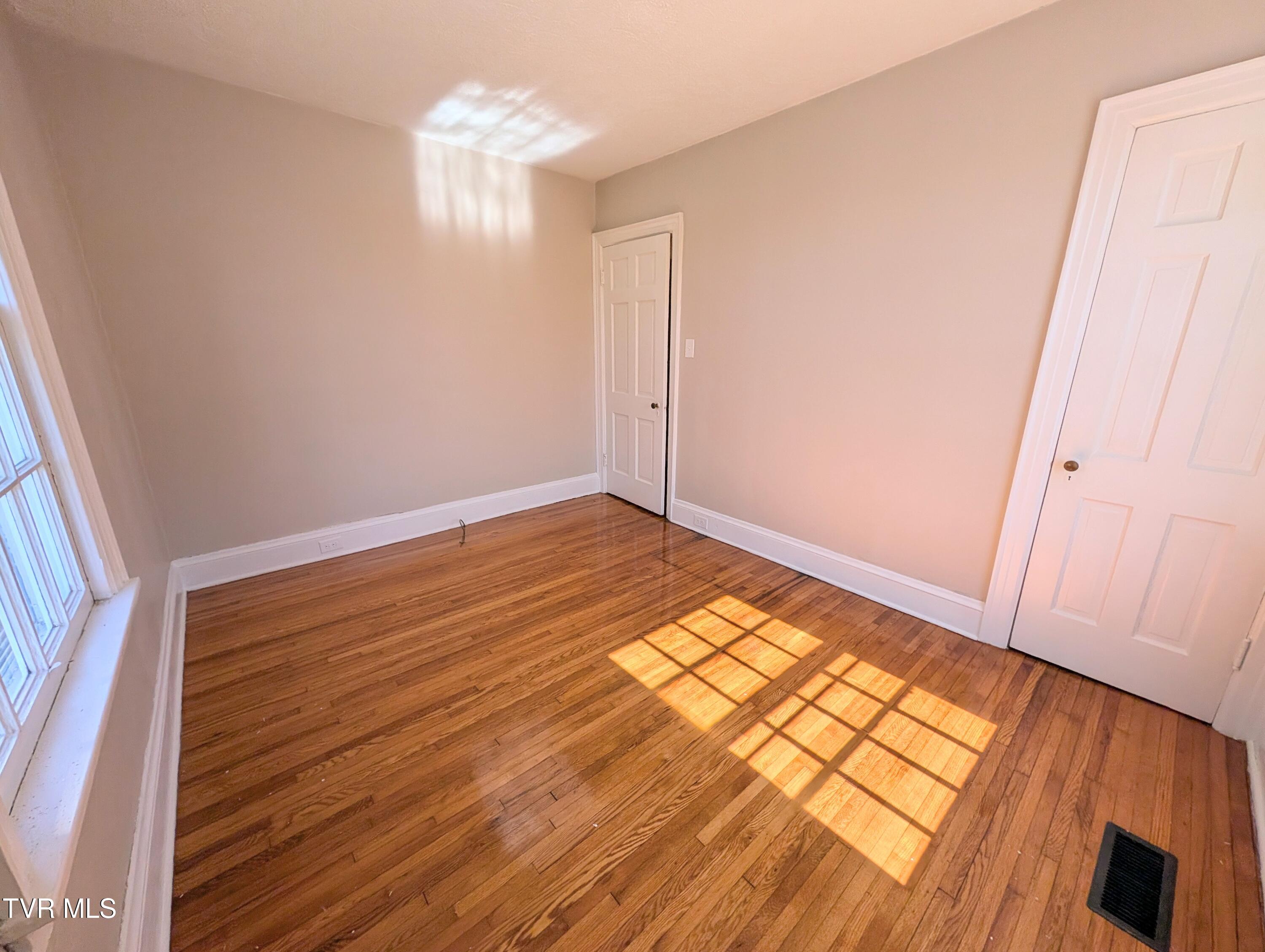 1027 Columbia Road Bristol, TN 37620 - Photo 21 of 23 PXL_20260328_193513688