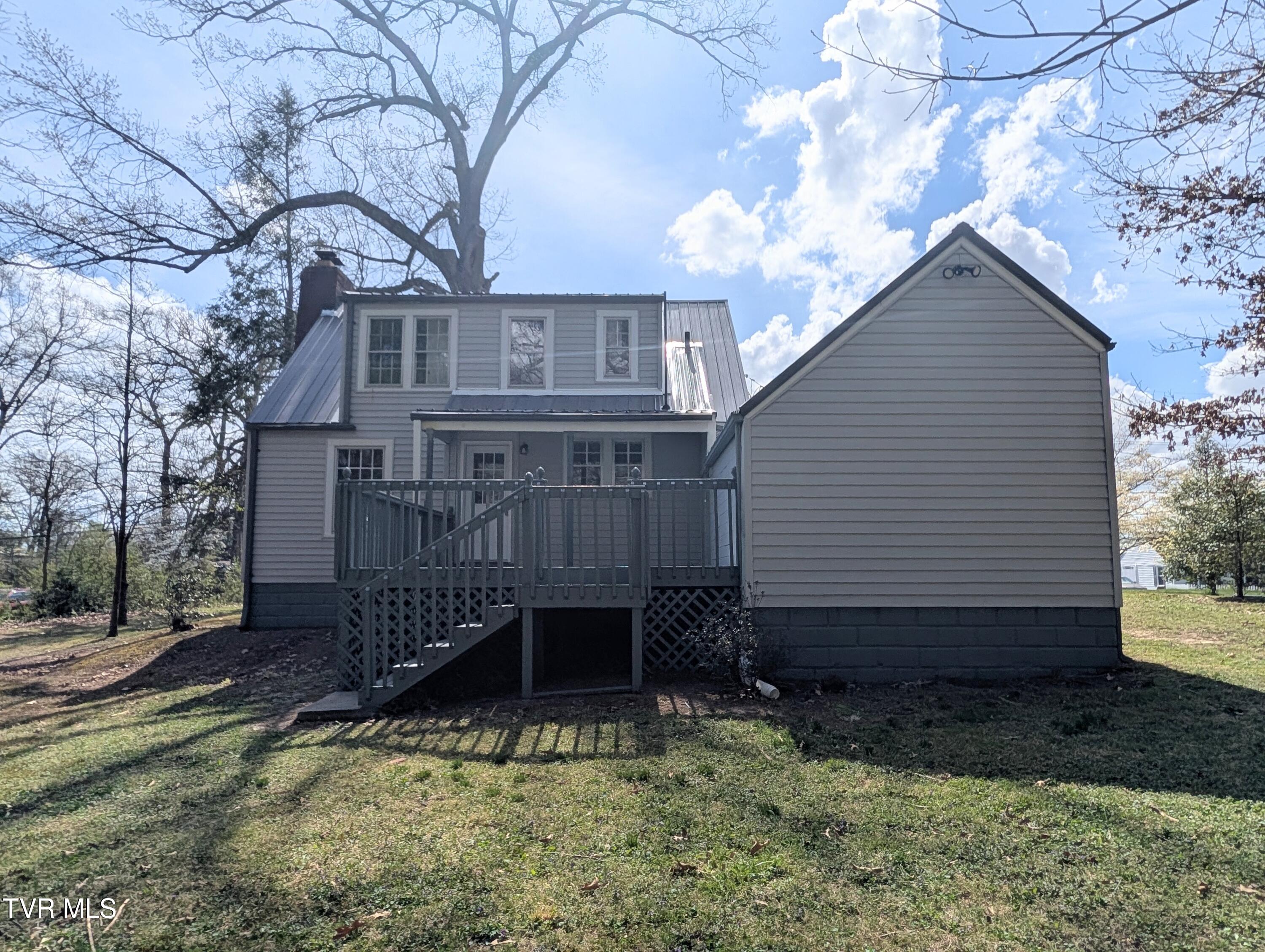 1027 Columbia Road Bristol, TN 37620 - Photo 22 of 23 PXL_20260401_191946786