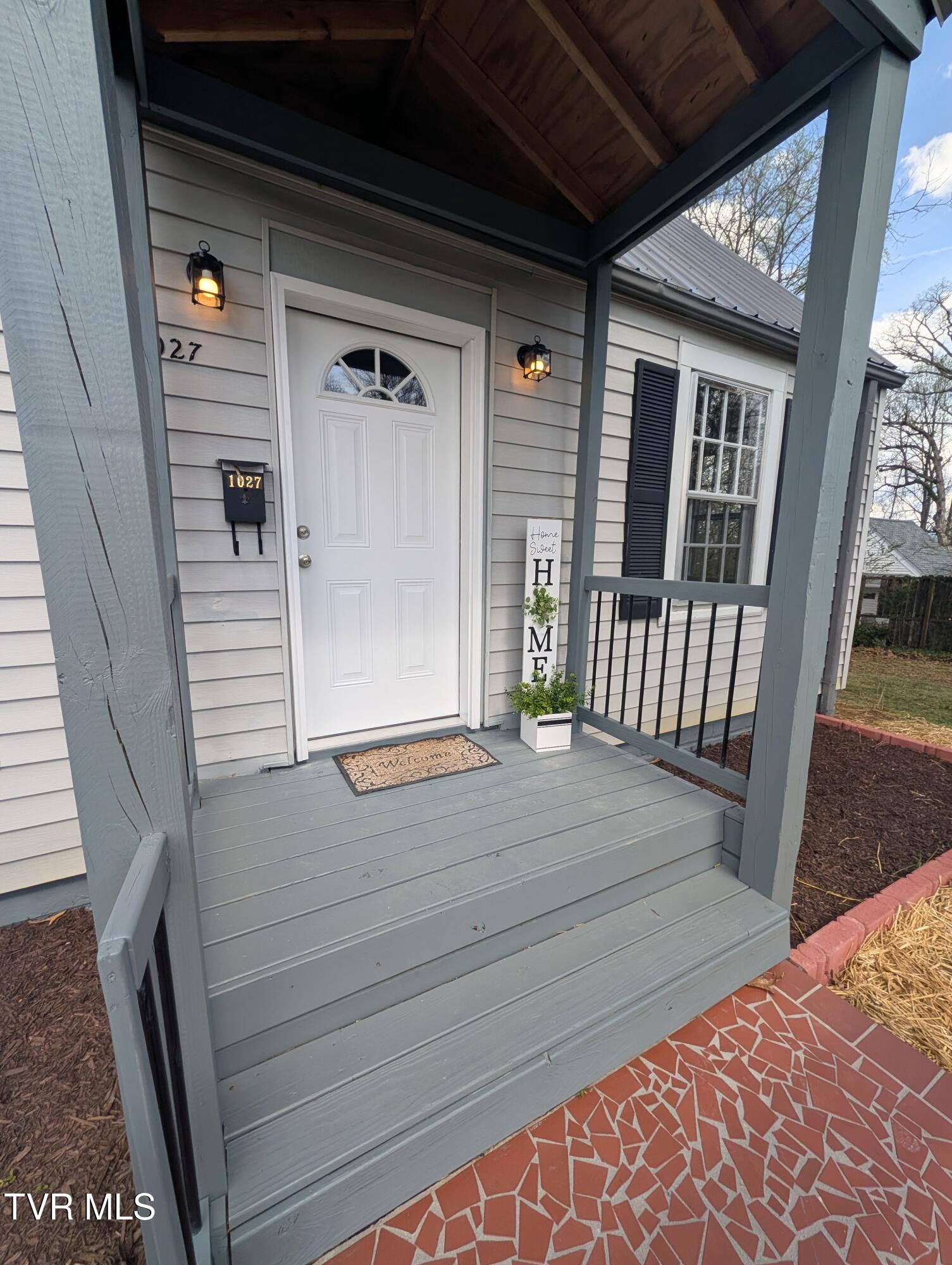 1027 Columbia Road Bristol, TN 37620 - Photo 4 of 23 PXL_20260401_191846805