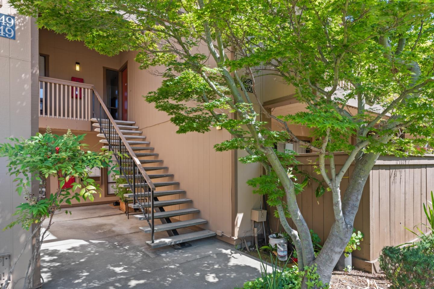 49 Showers Drive, Unit E250 Mountain View, CA 94040 - Photo 20 of 27 a backyard of a house with lots of green space
