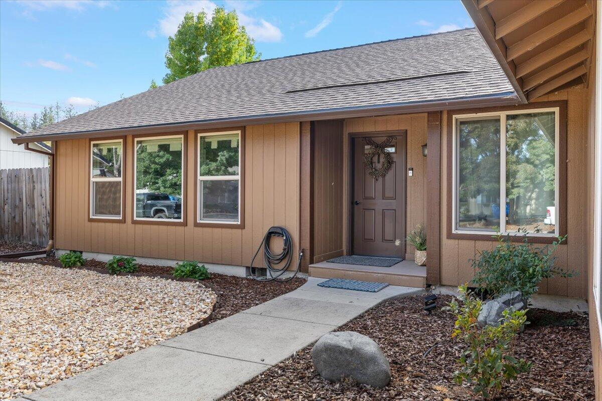 72 Christa Lane Eagle Point, OR 97524 - Photo 3 of 31 04-CI_4087