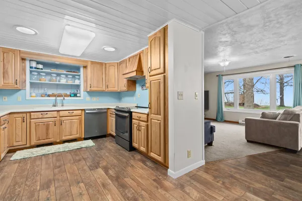 $685,000 | 9806 Highland Park Road, Highland, WI 53543