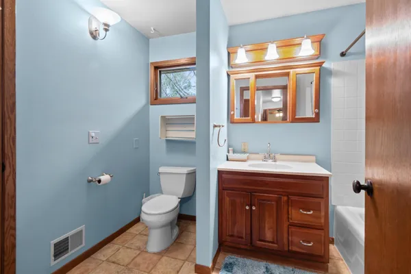 $685,000 | 9806 Highland Park Road, Highland, WI 53543