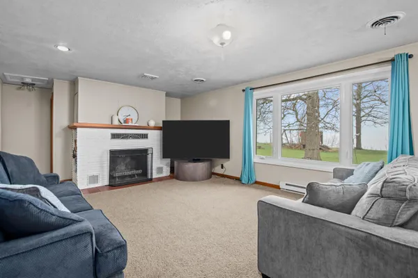 $685,000 | 9806 Highland Park Road, Highland, WI 53543