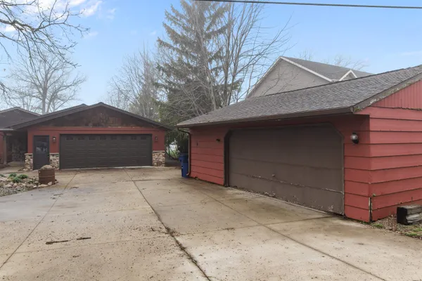 $685,000 | 9806 Highland Park Road, Highland, WI 53543