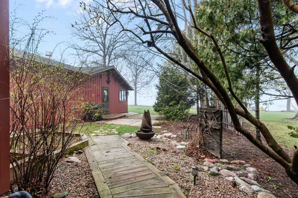 $685,000 | 9806 Highland Park Road, Highland, WI 53543