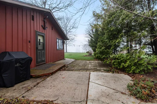 $685,000 | 9806 Highland Park Road, Highland, WI 53543