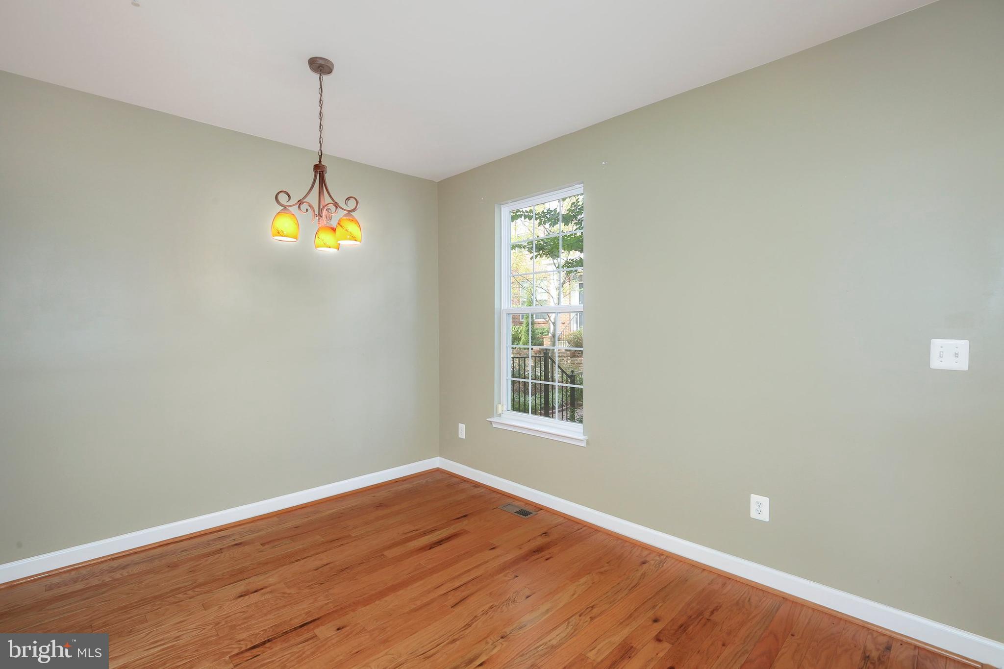 2128 Little Sorrel Way Silver Spring, MD 20902 - Photo 4 of 33