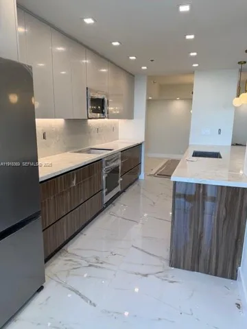 $6,000 | 19707 Turnberry Way, Unit 20L, Aventura, FL 33180