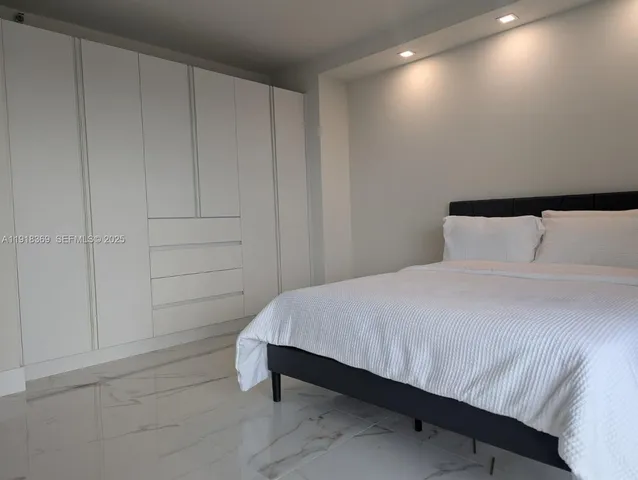 $6,000 | 19707 Turnberry Way, Unit 20L, Aventura, FL 33180