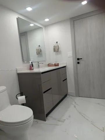 $6,000 | 19707 Turnberry Way, Unit 20L, Aventura, FL 33180