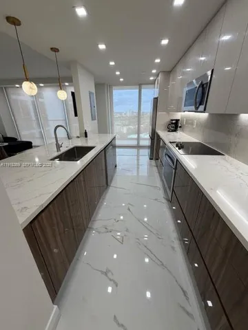 $6,000 | 19707 Turnberry Way, Unit 20L, Aventura, FL 33180