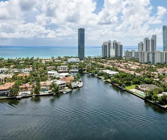 $6,000 | 19707 Turnberry Way, Unit 20L, Aventura, FL 33180