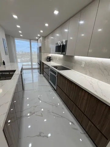 $6,000 | 19707 Turnberry Way, Unit 20L, Aventura, FL 33180